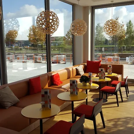 Ibis Styles Versailles Guyancourt Hotel 3*