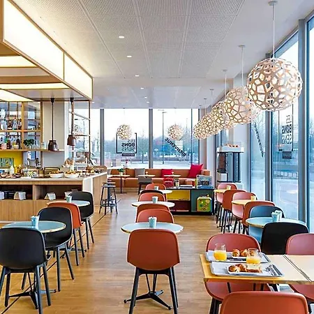 Ibis Styles Versailles Hotel 3*