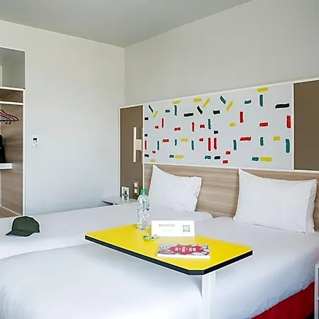 Отель Ibis Styles Versailles