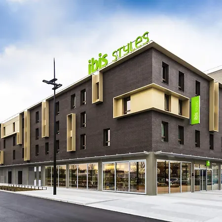 Ibis Styles Versailles 3*