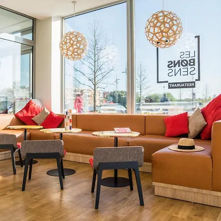 Ibis Styles Versailles Hotel 3*